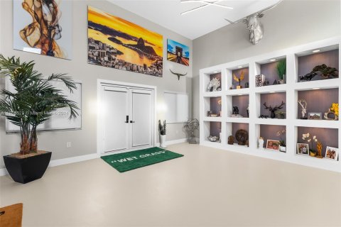 Villa ou maison à vendre à Miami, Floride: 4 chambres, 325.07 m2 № 1380456 - photo 8