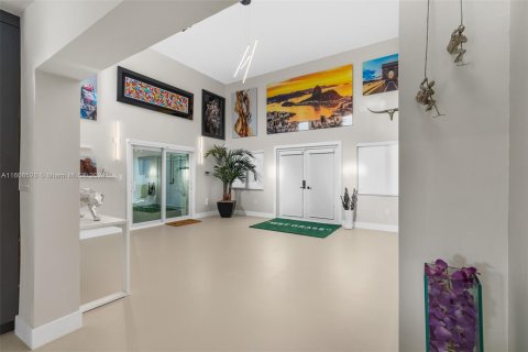 Casa en venta en Miami, Florida, 4 dormitorios, 325.07 m2 № 1380456 - foto 9