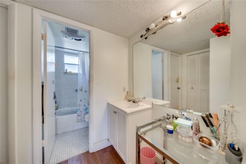 Condo in Margate, Florida, 1 bedroom  № 1020039 - photo 23