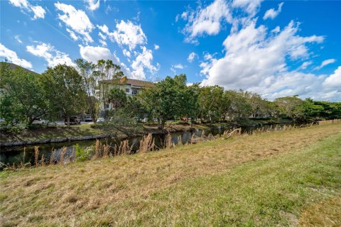 Condo in Margate, Florida, 1 bedroom  № 1020039 - photo 15