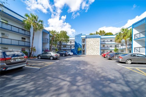 Condo in Margate, Florida, 1 bedroom  № 1020039 - photo 18