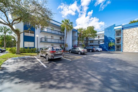 Condo in Margate, Florida, 1 bedroom  № 1020039 - photo 19