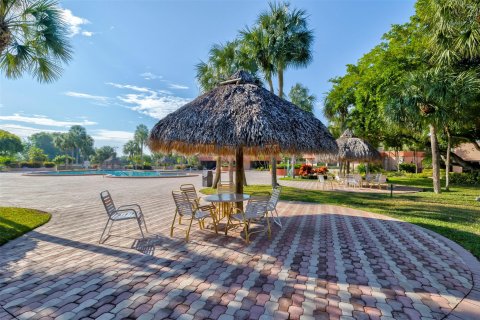 Condo in Margate, Florida, 1 bedroom  № 1020039 - photo 9