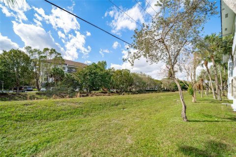 Condo in Margate, Florida, 1 bedroom  № 1020039 - photo 17