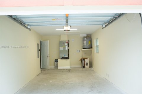 House in Hollywood, Florida 3 bedrooms, 133.31 sq.m. № 1345546 - photo 16