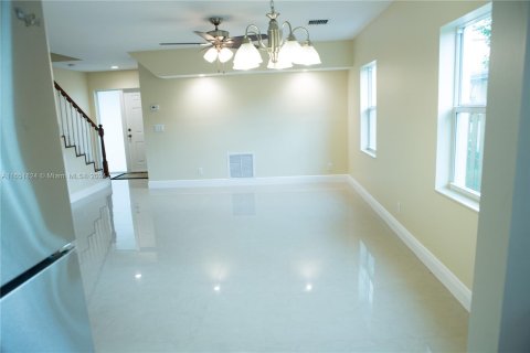 Casa en alquiler en Hollywood, Florida, 3 dormitorios, 133.31 m2 № 1345546 - foto 3