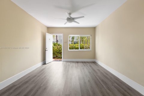 Copropriété à vendre à Miami Beach, Floride: 2 chambres, 77.39 m2 № 1345663 - photo 6