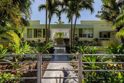 Copropriété à vendre à Miami Beach, Floride: 2 chambres, 77.39 m2 № 1345663 - photo 1