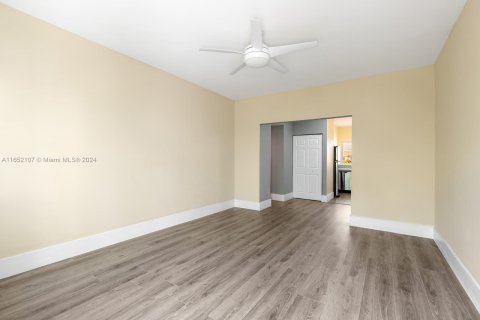 Copropriété à vendre à Miami Beach, Floride: 2 chambres, 77.39 m2 № 1345663 - photo 17