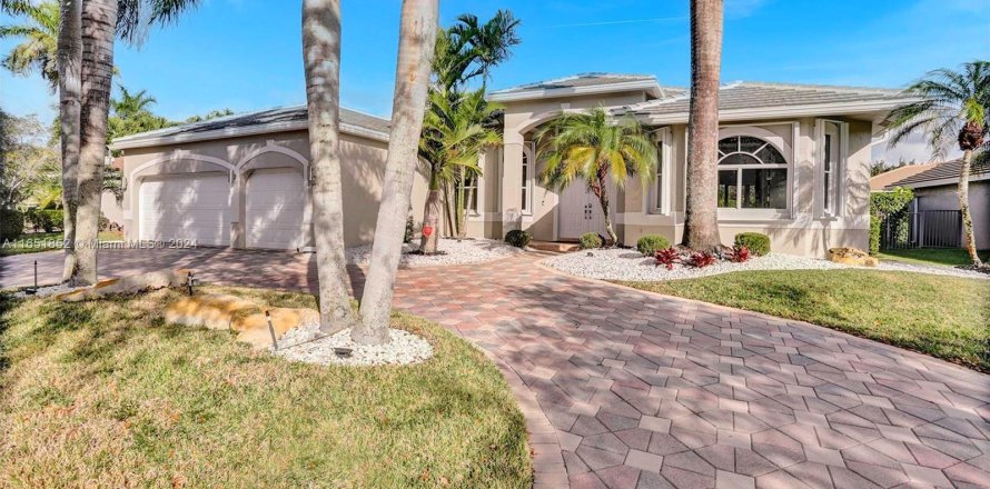 Villa ou maison à Weston, Floride 4 chambres, 250.19 m2 № 1345576