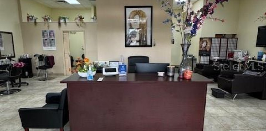 Commercial property in Orlando, Florida № 1424330