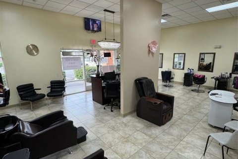 Propiedad comercial en venta en Orlando, Florida № 1424330 - foto 12