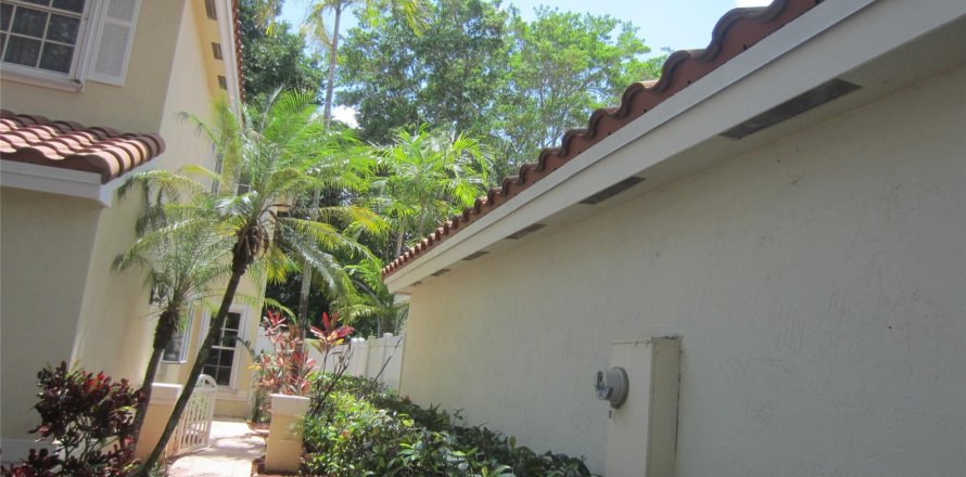 House in Weston, Florida 4 bedrooms, 146.04 sq.m. № 1226759