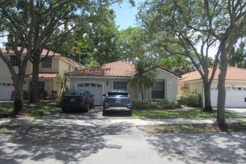 House in Weston, Florida 4 bedrooms, 146.04 sq.m. № 1226759 - photo 2