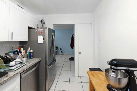 Condo in Miami, Florida, 1 bedroom  № 1398412 - photo 10