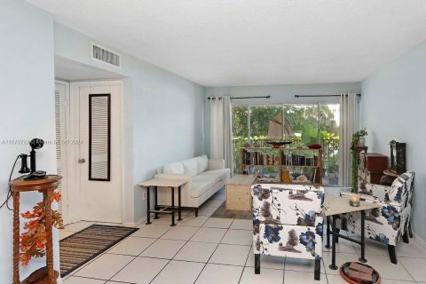 Condo in Miami, Florida, 1 bedroom  № 1398412 - photo 5