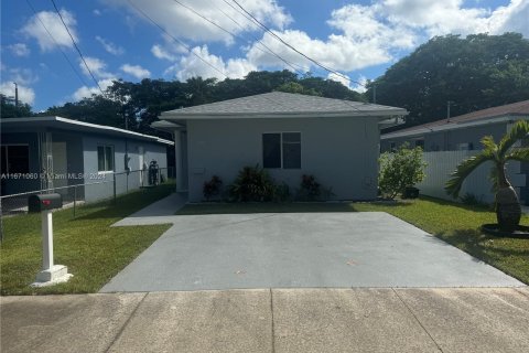 Casa en venta en Miami, Florida, 3 dormitorios, 110.46 m2 № 1398413 - foto 1