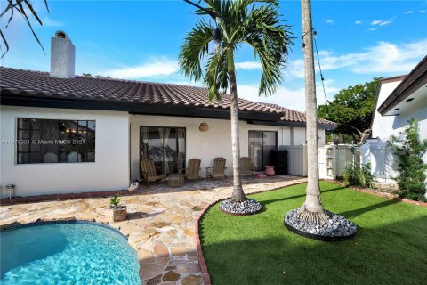 Casa en venta en Hialeah, Florida, 3 dormitorios, 199.37 m2 № 1398378 - foto 5