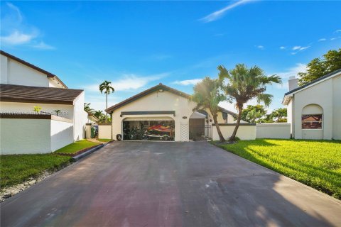 Villa ou maison à vendre à Hialeah, Floride: 3 chambres, 199.37 m2 № 1398378 - photo 1