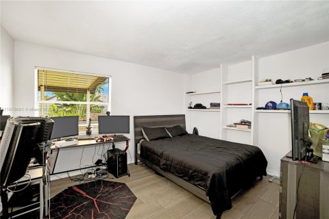 Casa en venta en Hialeah, Florida, 3 dormitorios, 199.37 m2 № 1398378 - foto 28