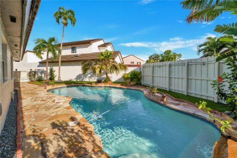 Villa ou maison à vendre à Hialeah, Floride: 3 chambres, 199.37 m2 № 1398378 - photo 22