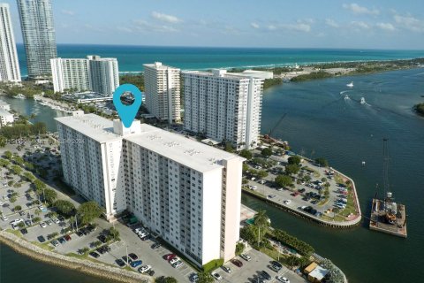 Condominio en venta en Sunny Isles Beach, Florida, 41.62 m2 № 1049578 - foto 29