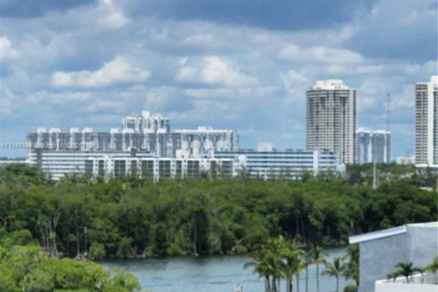 Studio in the Condo in Sunny Isles Beach, Florida  № 1049578 - photo 12