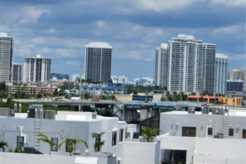 Studio in the Condo in Sunny Isles Beach, Florida  № 1049578 - photo 10