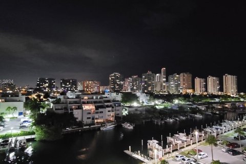 Studio in the Condo in Sunny Isles Beach, Florida  № 1049578 - photo 25