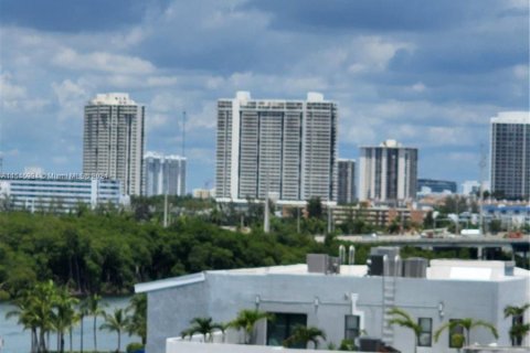 Studio in the Condo in Sunny Isles Beach, Florida  № 1049578 - photo 13