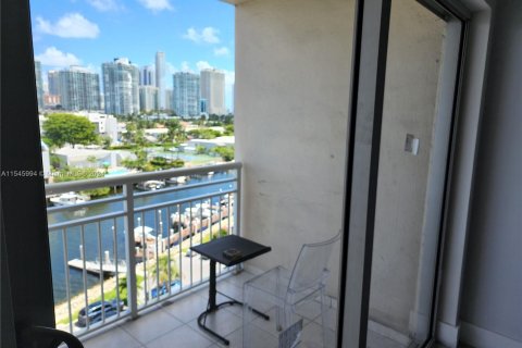 Condominio en venta en Sunny Isles Beach, Florida, 41.62 m2 № 1049578 - foto 18