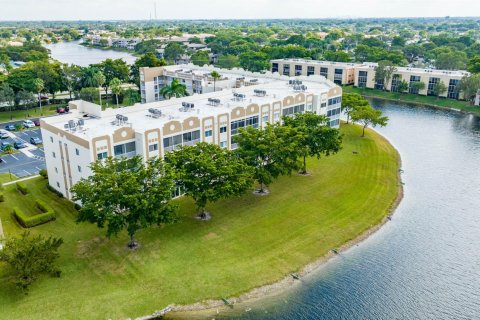 Condo in Tamarac, Florida, 2 bedrooms  № 1020132 - photo 7