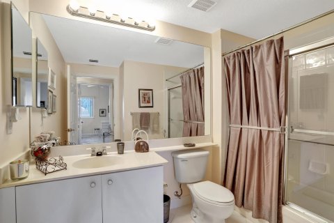 Condo in Tamarac, Florida, 2 bedrooms  № 1020132 - photo 17