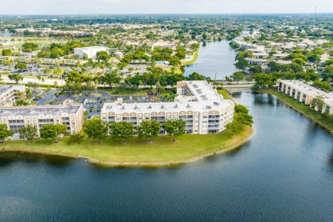 Condo in Tamarac, Florida, 2 bedrooms  № 1020132 - photo 6