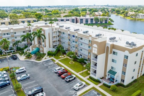 Condo in Tamarac, Florida, 2 bedrooms  № 1020132 - photo 10