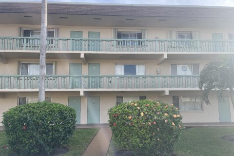 Condo in Palm Springs, Florida, 1 bedroom  № 1037972 - photo 6