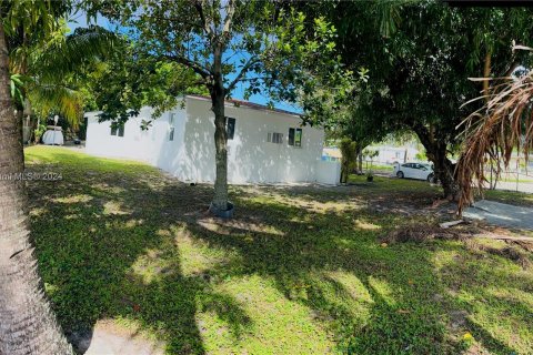 House in Miami, Florida 3 bedrooms, 89.28 sq.m. № 1375029 - photo 5