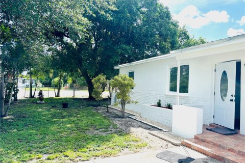 Casa en venta en Miami, Florida, 3 dormitorios, 89.28 m2 № 1375029 - foto 2