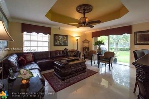 House in Sunrise, Florida 5 bedrooms, 242.01 sq.m. № 1375027 - photo 3