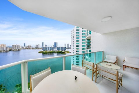 Condo in Aventura, Florida, 4 bedrooms  № 1070007 - photo 25