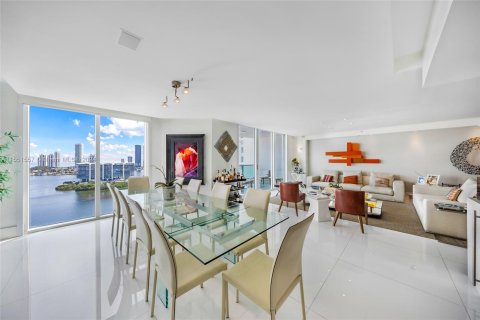 Condo in Aventura, Florida, 4 bedrooms  № 1070007 - photo 27