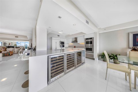 Condo in Aventura, Florida, 4 bedrooms  № 1070007 - photo 30