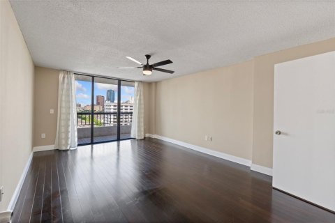 Condo in Orlando, Florida, 2 bedrooms  № 1358276 - photo 18