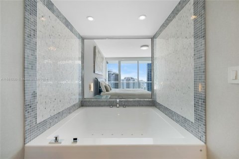 Condominio en venta en Miami, Florida, 2 dormitorios, 139.35 m2 № 1071849 - foto 20