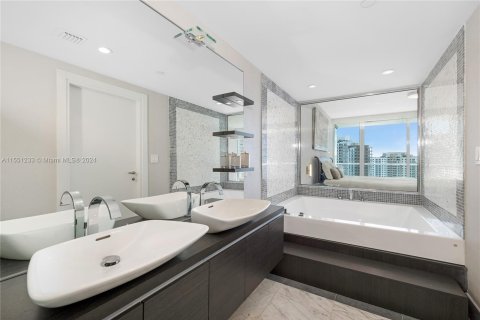 Copropriété à vendre à Miami, Floride: 2 chambres, 139.35 m2 № 1071849 - photo 21