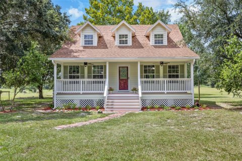 House in Fort White, Florida 3 bedrooms, 139.91 sq.m. № 1349030 - photo 1