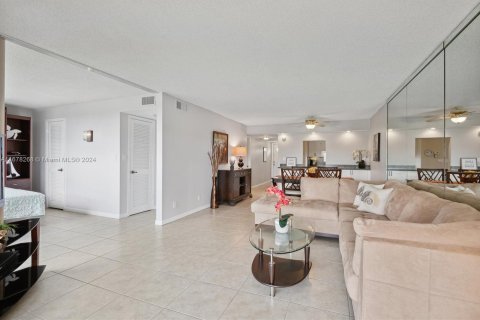 Condominio en venta en Pembroke Pines, Florida, 2 dormitorios, 108.7 m2 № 1405892 - foto 7