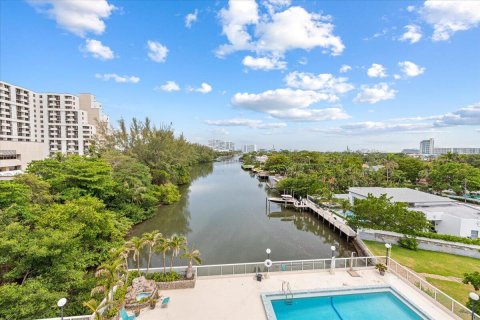 Condominio en venta en Fort Lauderdale, Florida, 1 dormitorio, 98.48 m2 № 1225935 - foto 11