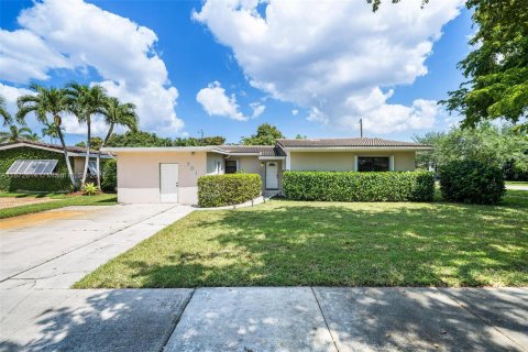 Villa ou maison à vendre à Miami Springs, Floride: 3 chambres, 207.54 m2 № 1395998 - photo 1