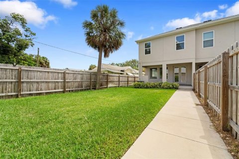 Townhouse in Tampa, Florida 3 bedrooms, 199.37 sq.m. № 1343083 - photo 25